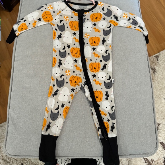 HTF Gray Halloween Little Sleepies Zippy 0-3mo